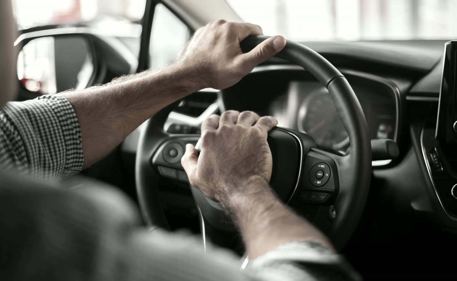 Motorista ao volante